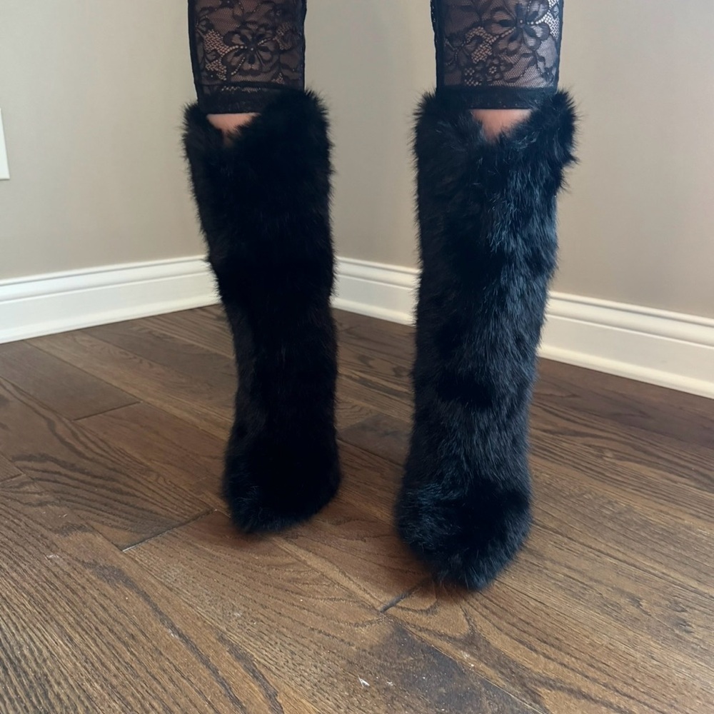 Chic Black Fur Heeled Boots - Picture 4 of 5